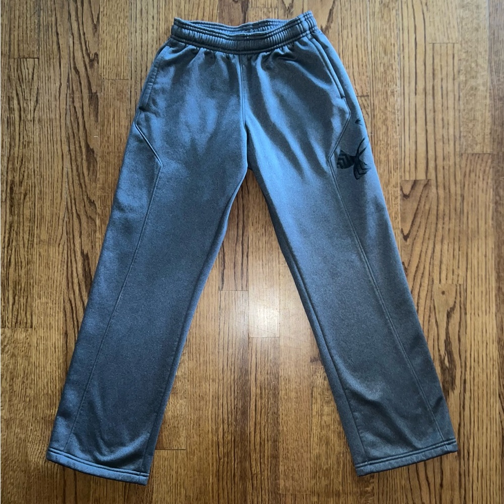 Under Armour boy’s loose fitting sweatpants, size medium, good condition